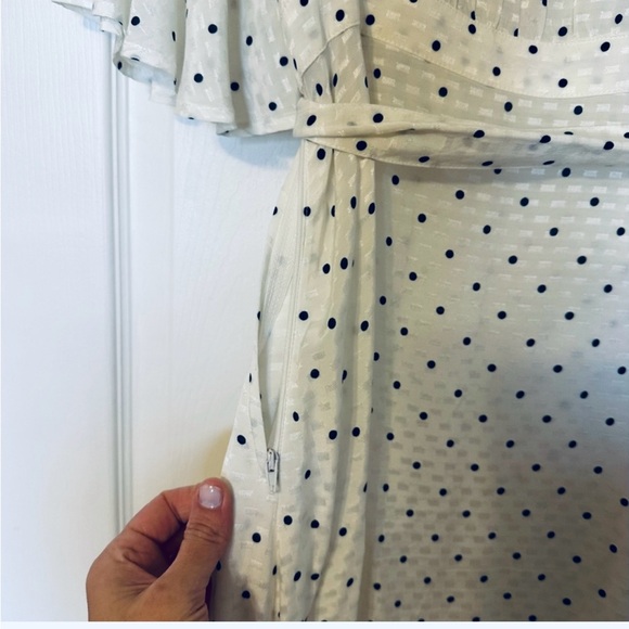 H&M CONSCIOUS RUFFLED FLOWYPOLKA DOT White size 8 - Picture 6 of 8